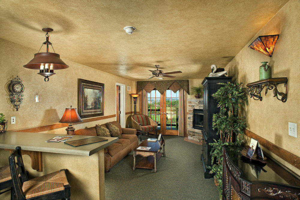 The Keeter Center At College Of The Ozarks Apartment Hollister Екстериор снимка